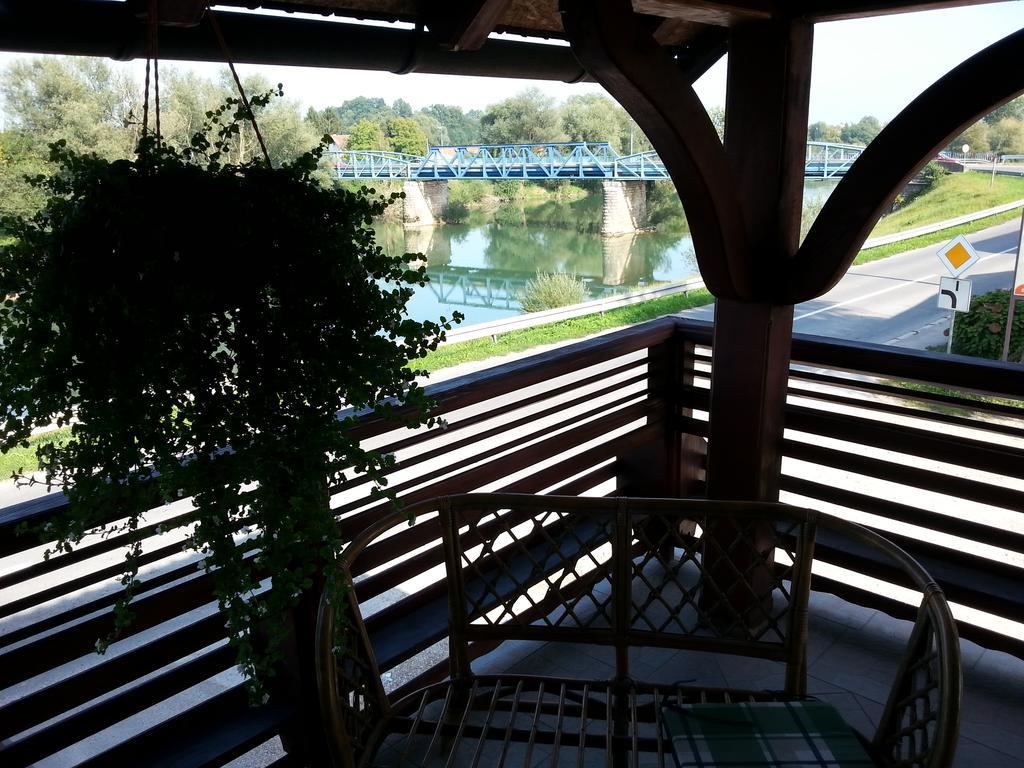Guesthouse Kod Mosta Karlovac Bagian luar foto