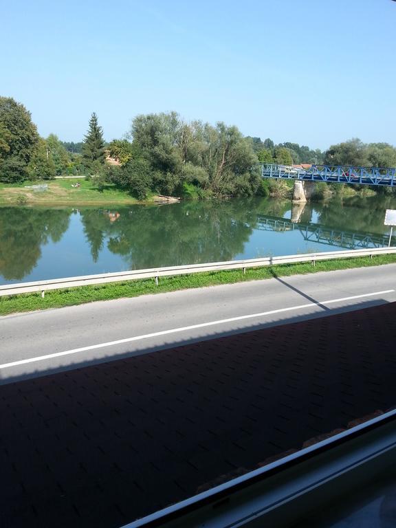 Guesthouse Kod Mosta Karlovac Ruang foto