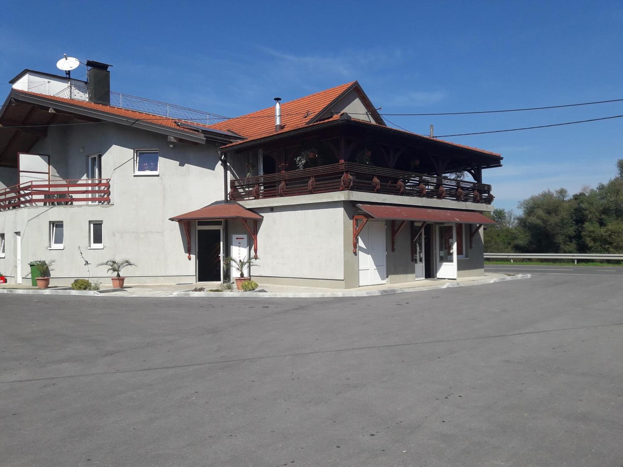 Guesthouse Kod Mosta Karlovac Bagian luar foto