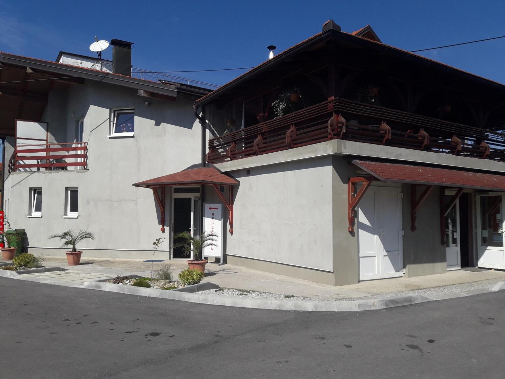 Guesthouse Kod Mosta Karlovac Bagian luar foto