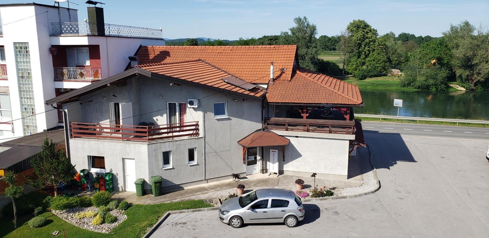 Guesthouse Kod Mosta Karlovac Bagian luar foto