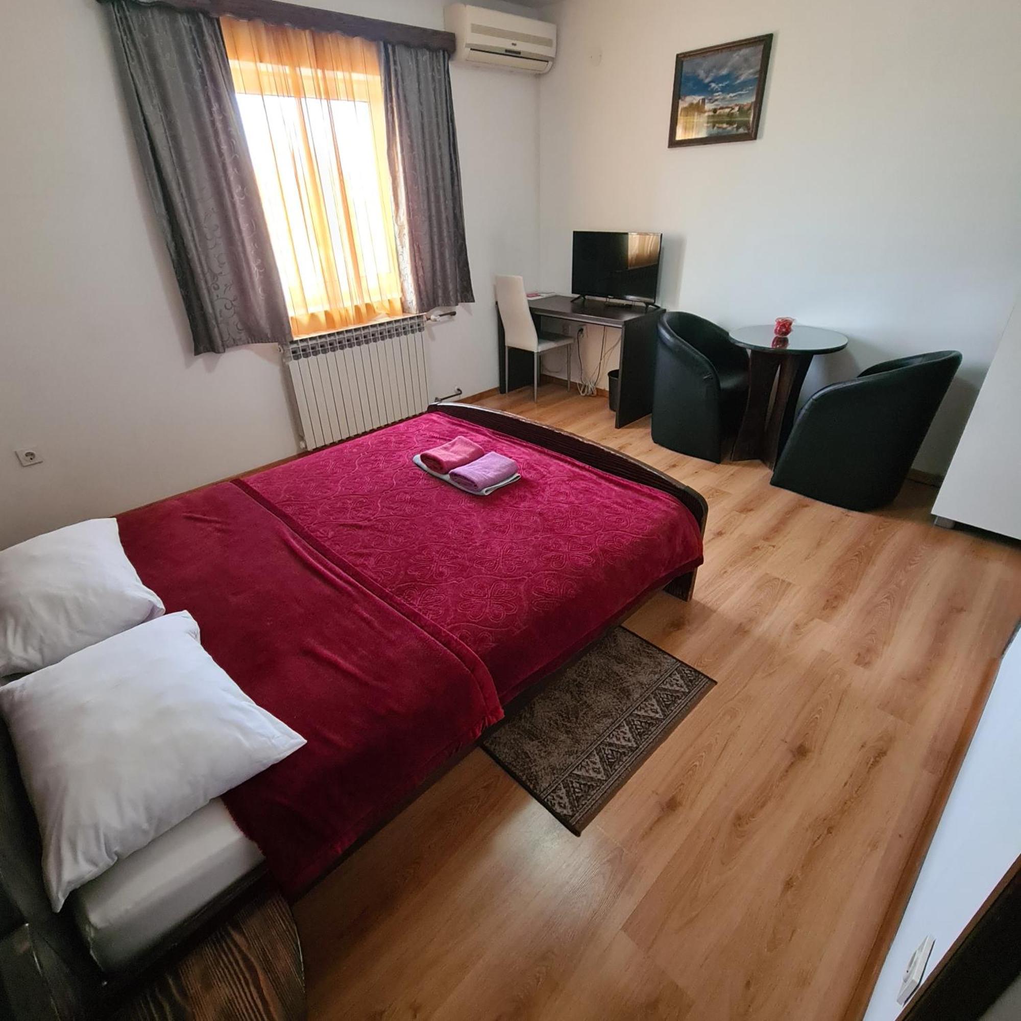 Guesthouse Kod Mosta Karlovac Bagian luar foto